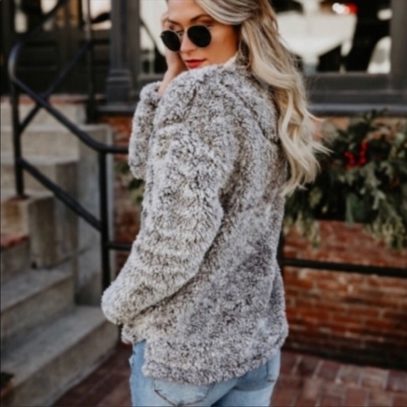 Vici Collection oversized sherpa pullover - Picture 2 of 16